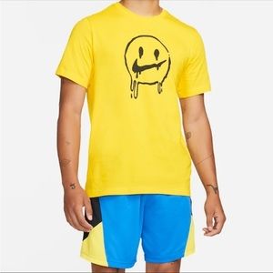 NIKE NWT🏀 Rare Smiley Face Drip Yellow T-Shirt
